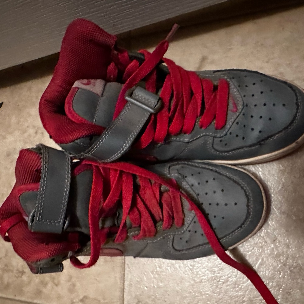Nikes mid rise 5 women’s